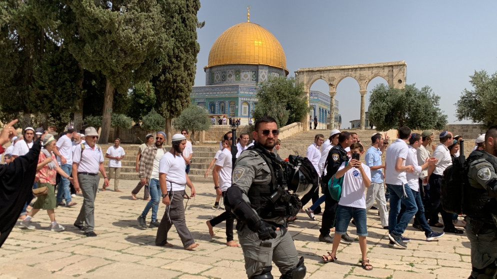 مستوطنون يقتحمون المسجد الأقصى وينفذون جولات استفزازية