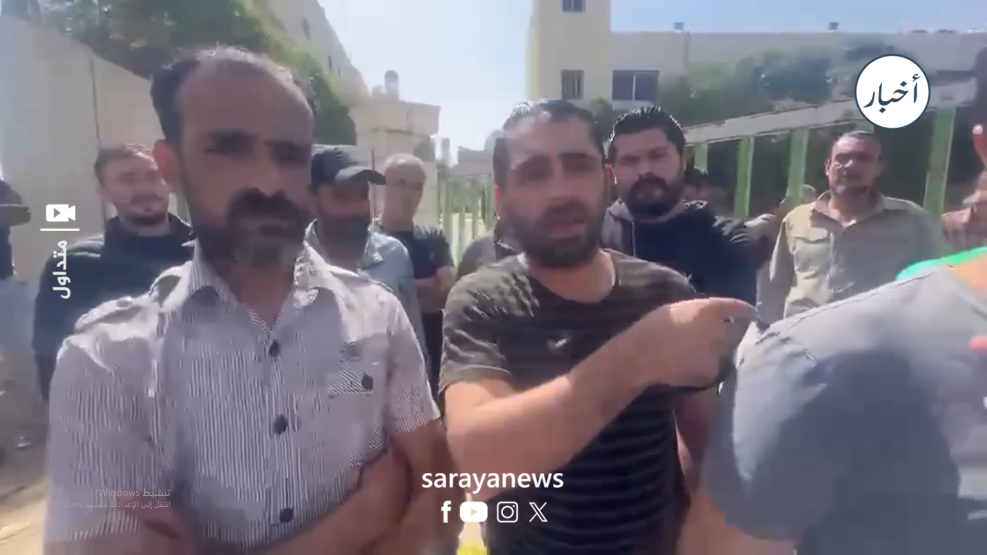 موظفو احد المصانع يطالبون بحقوقهم العمالية المترتبة على الشركة  ..  فيديو
