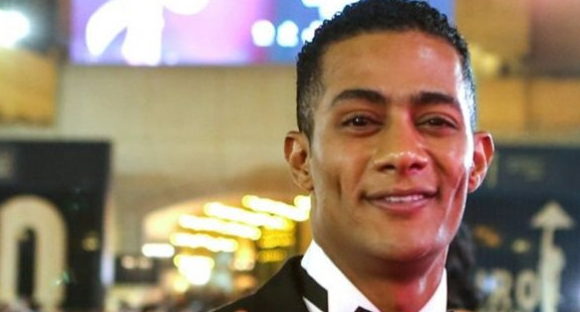 محمد رمضان ساخرا من تقرير BBC: منتظر رأي ملكة إنجلترا 