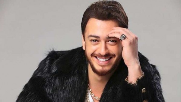 قبل اعتقاله في قضيتي الاغتصاب  ..  سعد لمجرد يحاول الإنتحار ..  والأثار على معصم يده اليسرى 