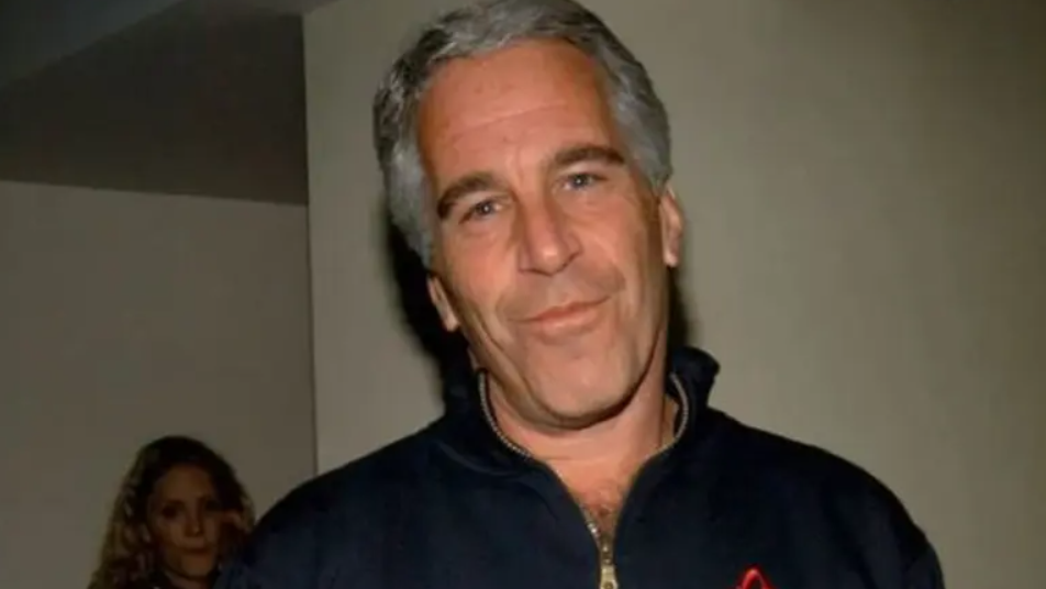 فضيحة جديدة تلاحق ملف "إبستين": طائرته استخدمت مطارا لسلاح الجو الملكي البريطاني