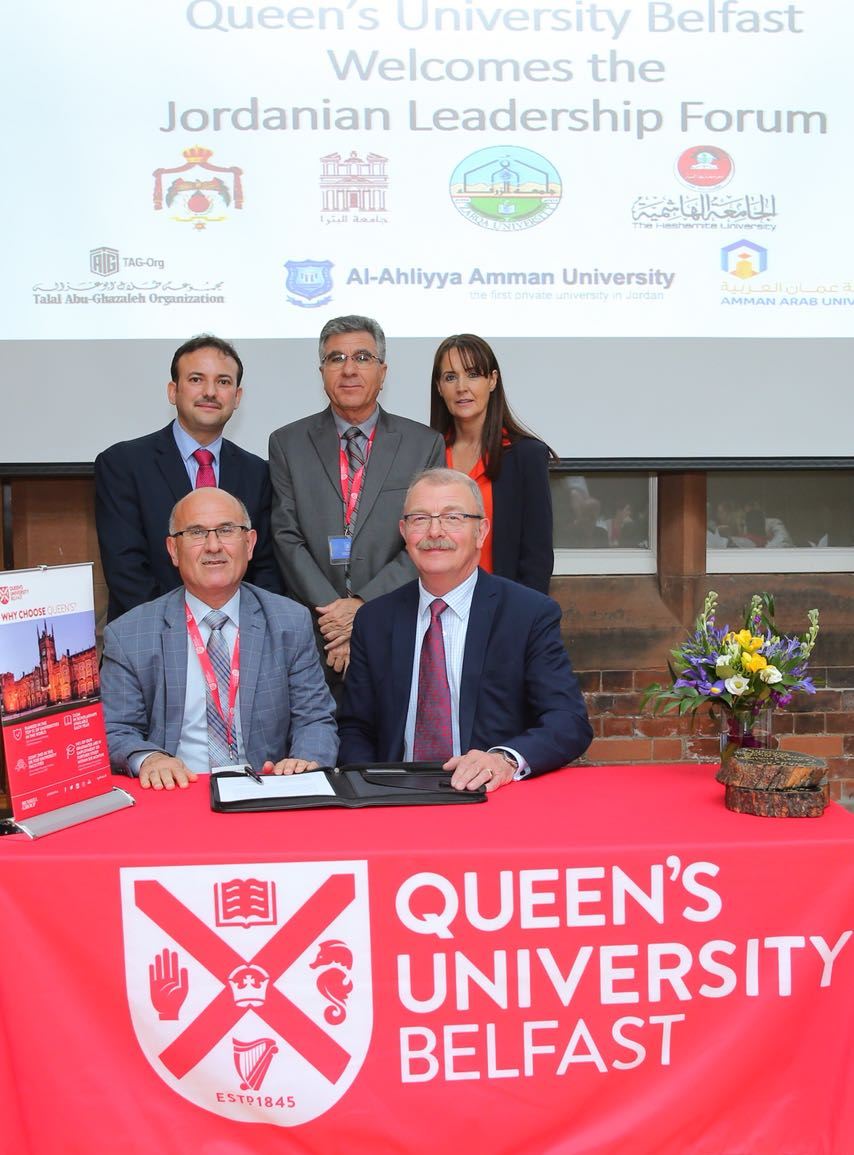 تعزيز علاقات التعاون بين جامعة عمان الاهلية وجامعة كوينز " بلفاست - ایرلندا الشمالية"
