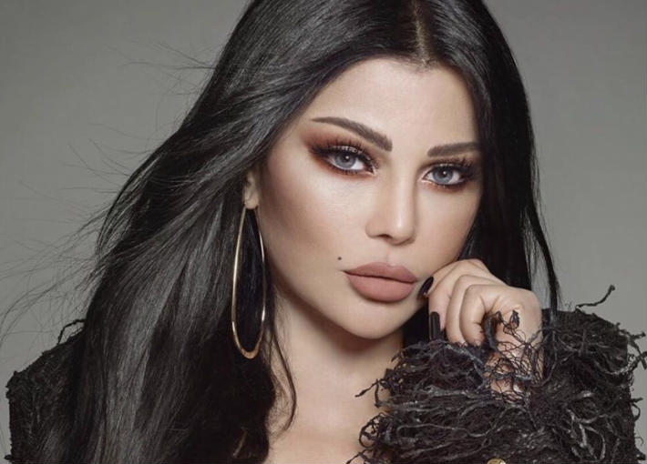 28 ألف جنيه .. سعر حذاء هيفاء وهبى فى أحدث جلسة تصوير .. صور