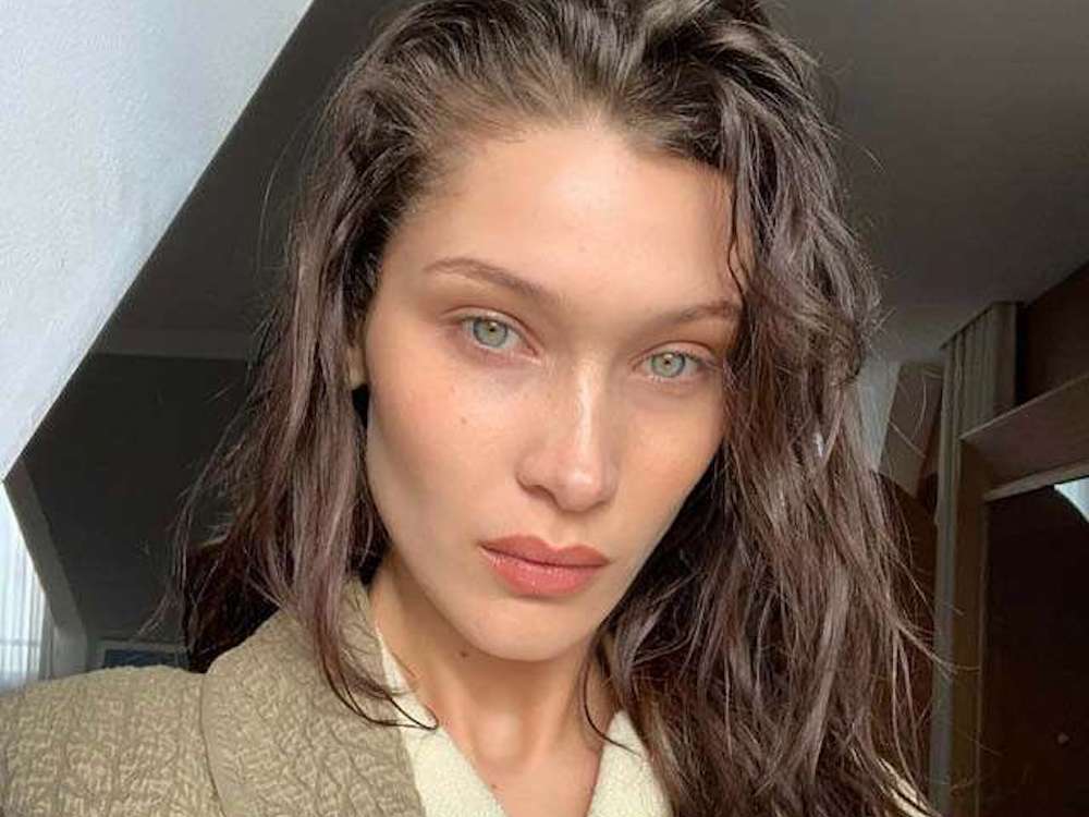 بيلا حديد تكشف عن سعادتها مع حبيبها الجديد