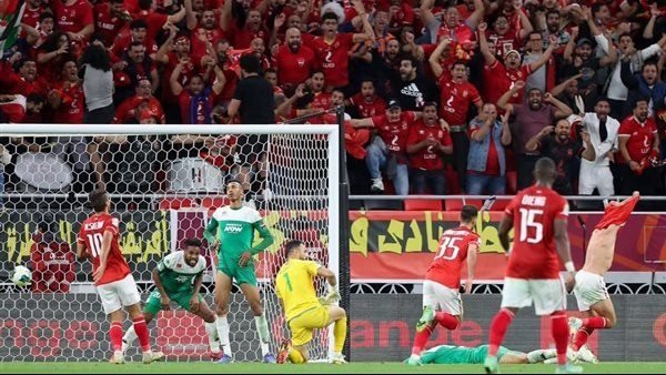 بالأرقام ..  الأهلي يهدد ريال مدريد بعد التتويج بالسوبر القاري