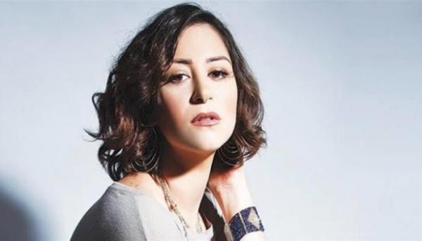 لأول مرة  ..  منة شلبي تدخل سباق جائزة أميركية شهيرة