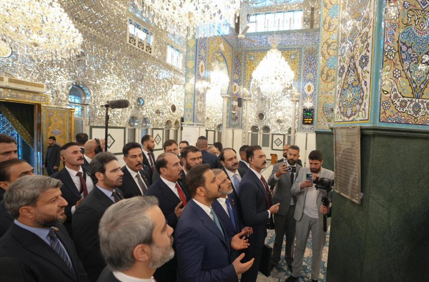 رئيس الوزراء العراقي يتبرع بـ10 ملايين دولار من حسابه الشخصي لمرقد السيدة زينب والجامع الأموي في دمشق