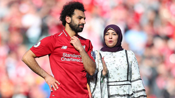 شاهد  ..  زوجة محمد صلاح تثير الغضب في مصر