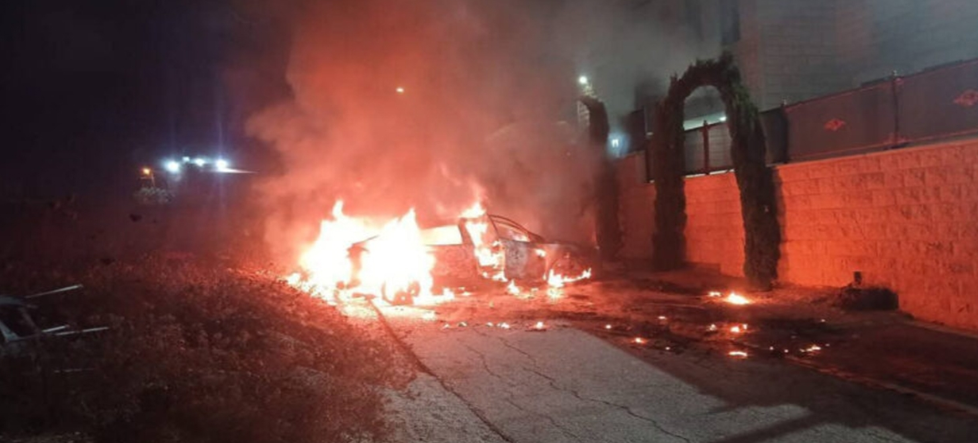 إصابات في هجمات للمستوطنين وحرق منازل في مسافر يطا جنوب الخليل