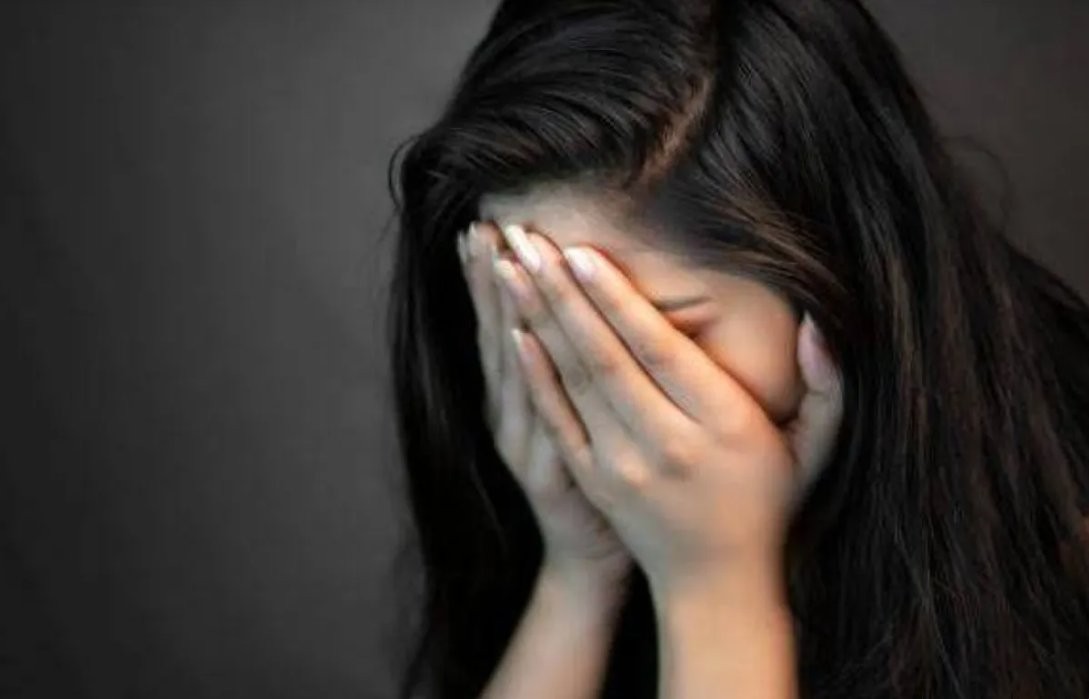 "وين العانس" ..  عبارة هاتفية تقود إلى المحكمة وتعويض بـ1050 دينارا