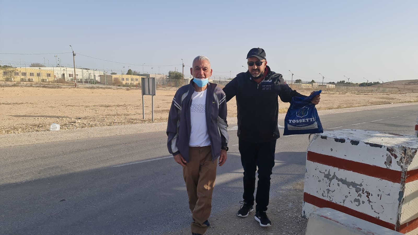 بالفيديو والصور  ..  رشدي أبو مخ حر بعد 35 عامًا 