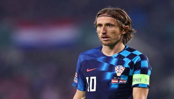 مودريتش يتبرأ من خيانة زميله في ريال مدريد
