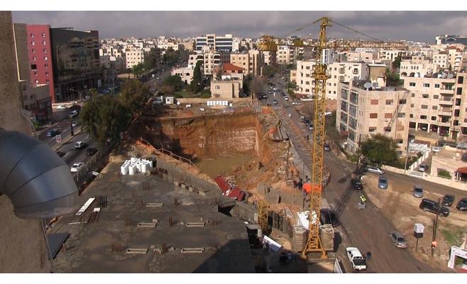 اغلاق شارع قرب الدوار السابع بسبب تصدعات نجمت عن حفريات