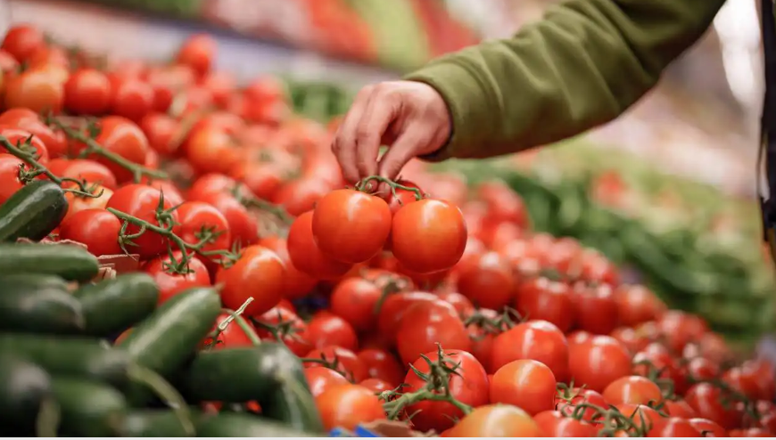 5 أطعمة قد تُسهم في خفض خطر السرطان وتقليل الوفيات