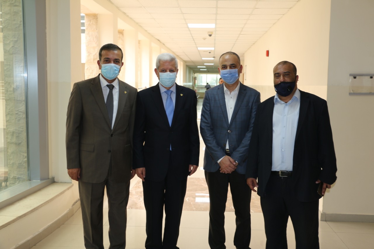 عقب احتضانه في حرمها ..  نقيب المحامين يشيد بإجراءات جامعة الشرق الأوسط لإنجاح امتحان "المحامين المتدربين"