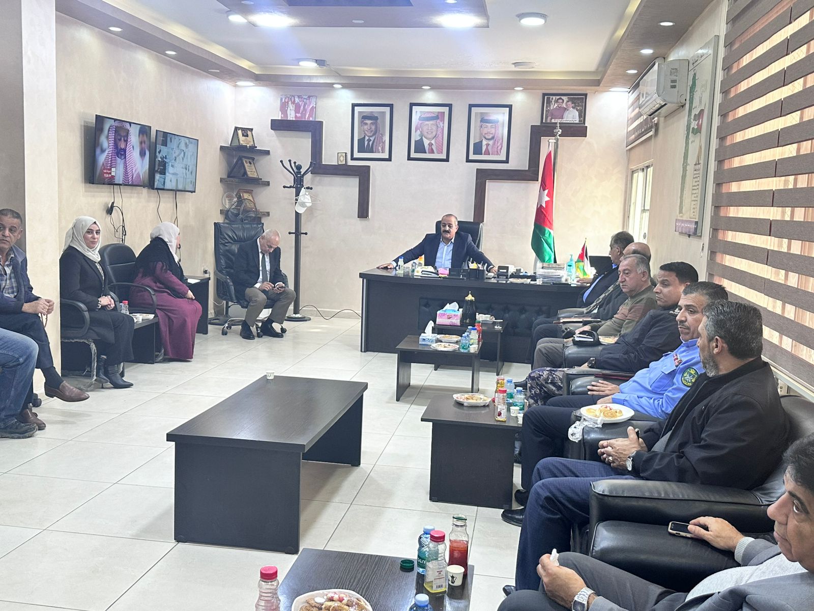 العتوم يترأس اجتماع مجلس الدفاع المدني باربد 