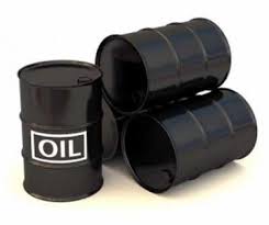 النفط يرتفع إلى 110 دولارات مع انخفاض الدولار 