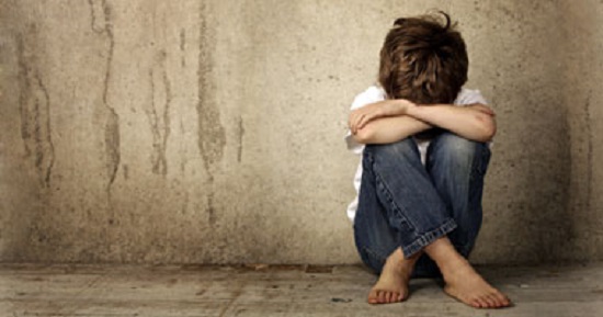 قصة مؤثرة للطفل خالد بعد انفصال والديه  ..  تفاصيل