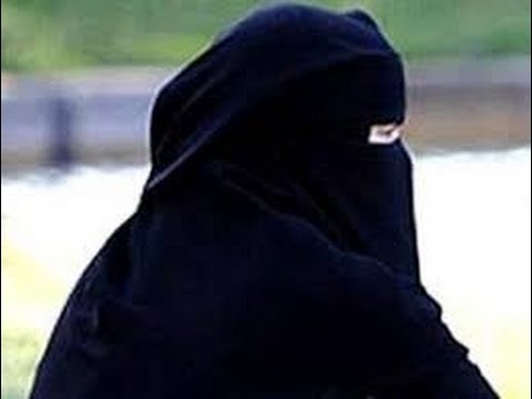 ما حكم الكشف عن العينين مع لبس الخمار؟.