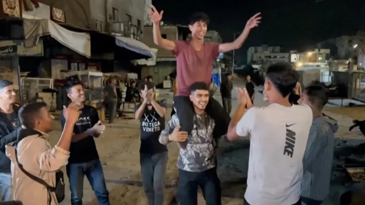 "وقفت الحرب" ..  سكان غزة يحتفلون في الشوارع باتفاق وقف إطلاق النار