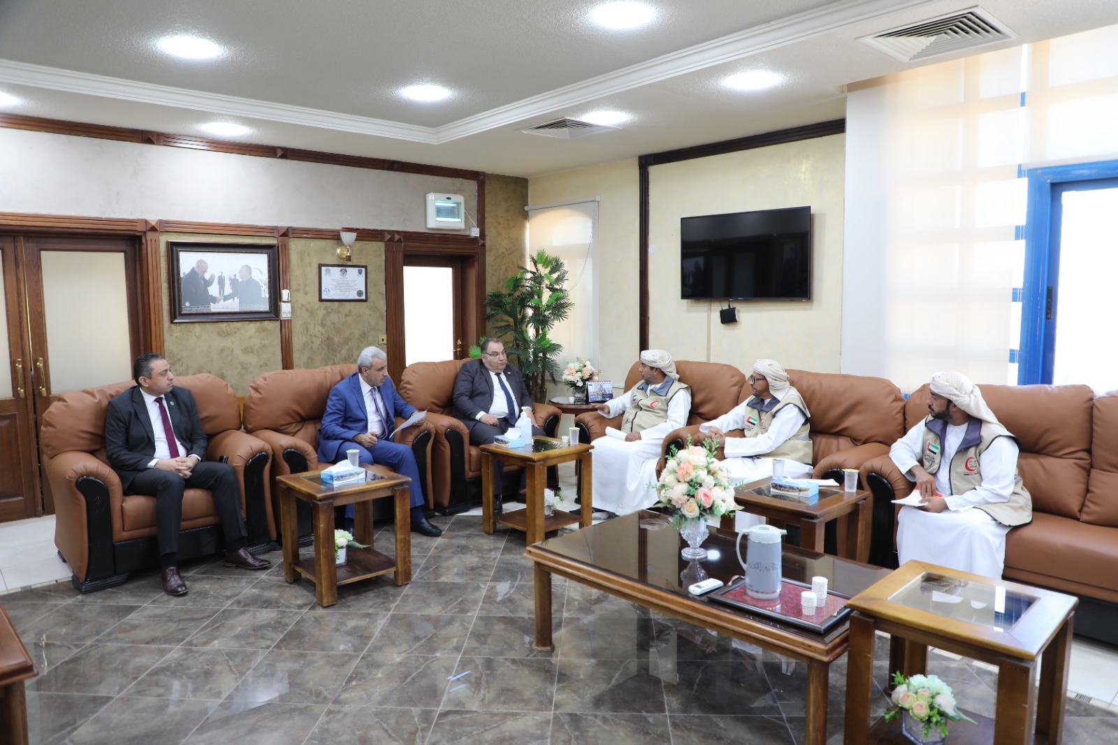 الهلال الأحمر الإماراتي يزور جامعة الزرقاء 