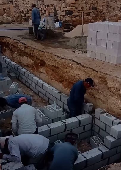 شاهد بالفيديو ..  مراسم التشييع الرسمية والشعبية لشهداء الحادث الإرهابي الذي استهدف بلدة حمود 