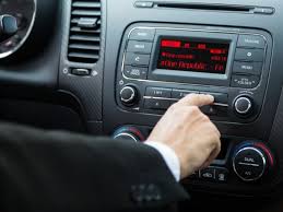 أسباب تعطل راديو السيارة