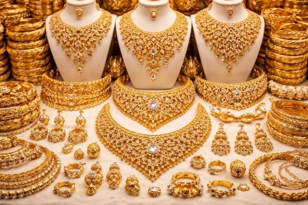  95.8 دينار سعر الذهب عيار 21 بالسوق المحلية