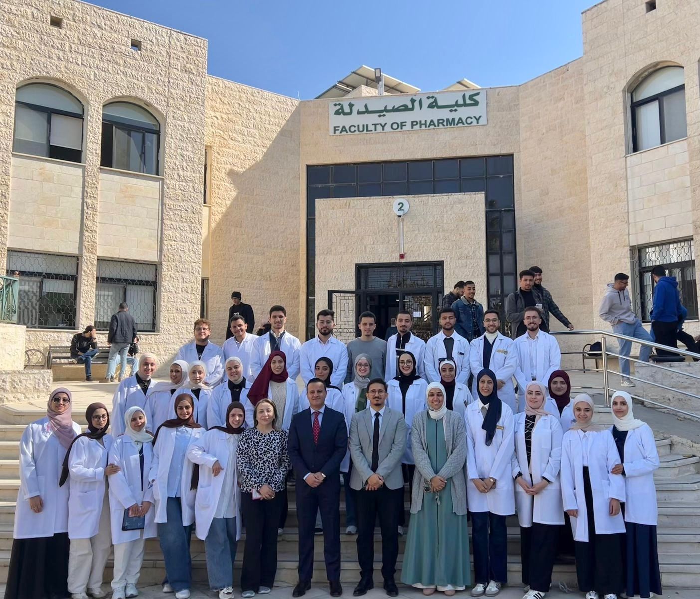 يوم توعوي في كلية الصيدلة بجامعة الزيتونة الأردنية بعنوان "خليك واعي"