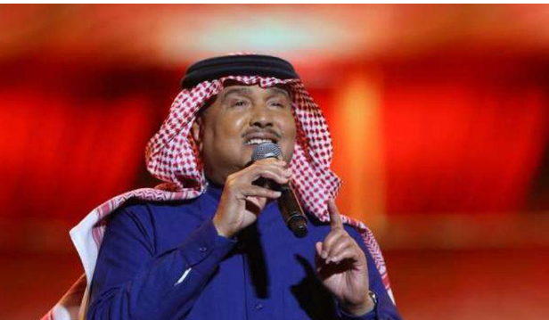 بعد عودته من رحلة العلاج ..  مفاجأة في منزل الفنان محمد عبده
