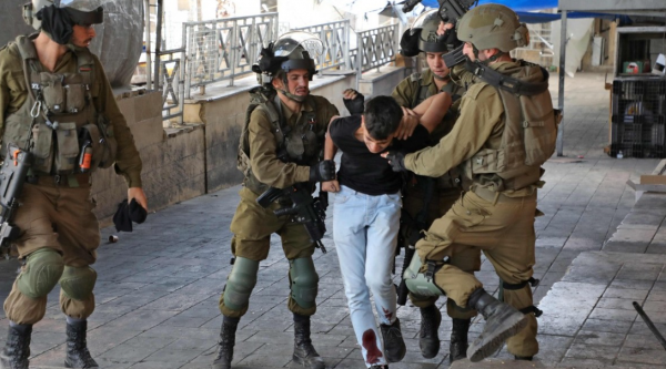 السلطات الاسرائيلية تعتقل 20 فلسطينيا وتهدم منزلين
