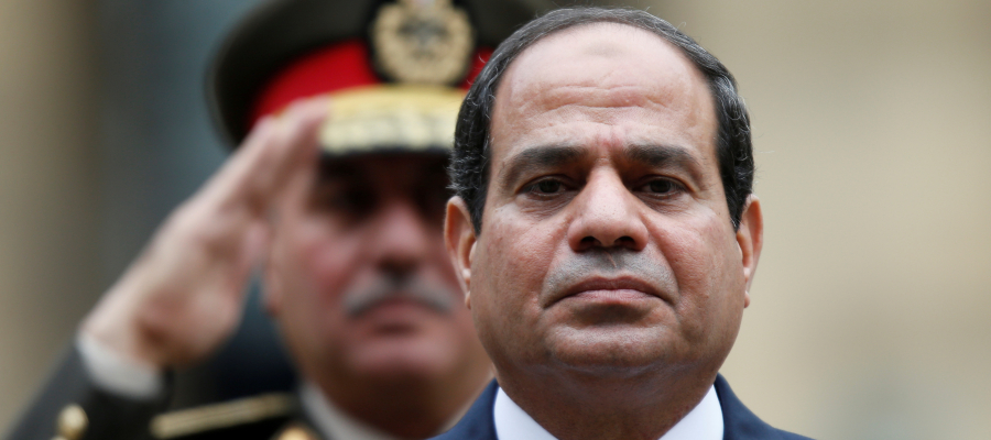 القبض على مسؤولين مصريين بعد تلقيهم رشاوى من شركات كبرى