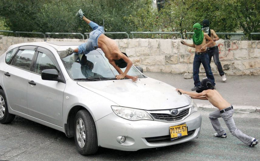 مستوطن يدهس طفلة بالخليل ويلوذ بالفرار
