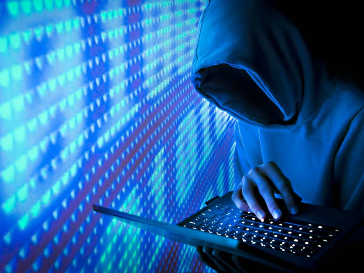 "الجرائم الإلكترونية” تقدم نصائح لحماية البيانات والحسابات الشخصية