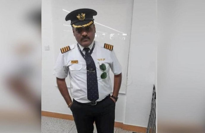 راكب هندي يتقمص شخصية طيار للحصول على مقاعد مريحة