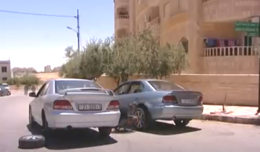 كاميرا خفية | تبديل اطار سيارة