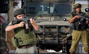 الاحتلال يطلق النّار صوب مركبة فلسطينية شمال الخليل