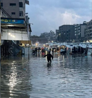 الأمطار الغزيرة تغرق خيام النازحين وتُصيب عدداً منهم في غزة