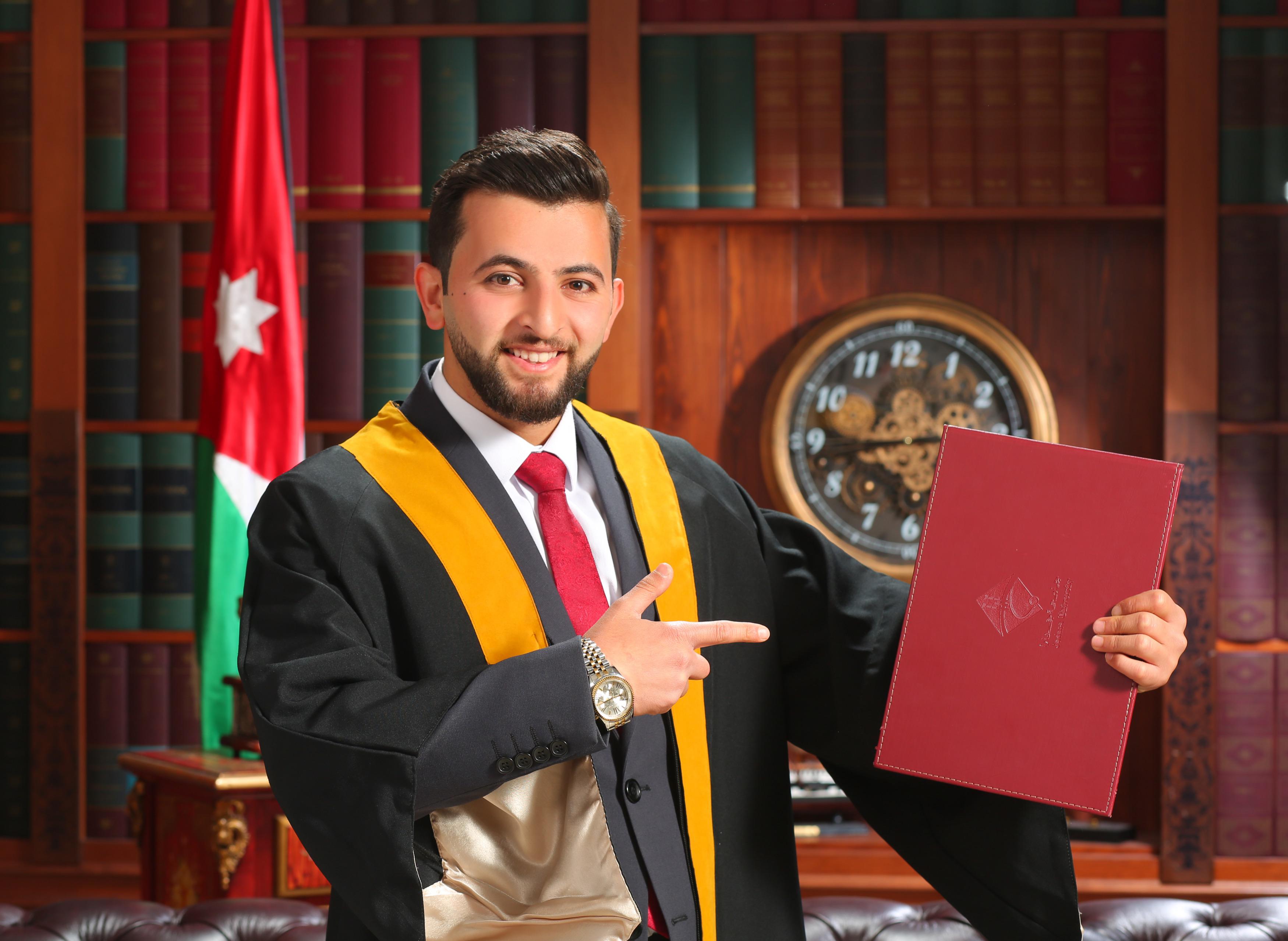 سيف عبيدات ..  مبارك التخرج