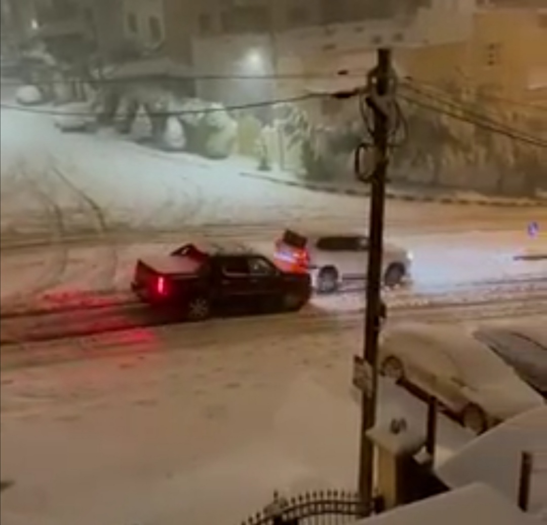 انتعاش سوق "محلات بودي" السيارات بعد حوادث ثلج الأربعاء  ..  فيديو