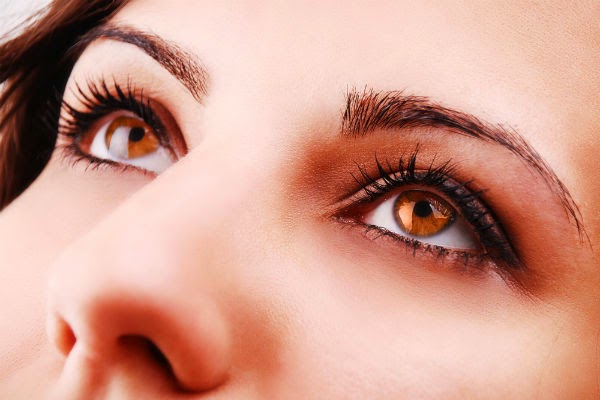  أساليب طبيعية بسيطة لعلاج الهالات السوداء