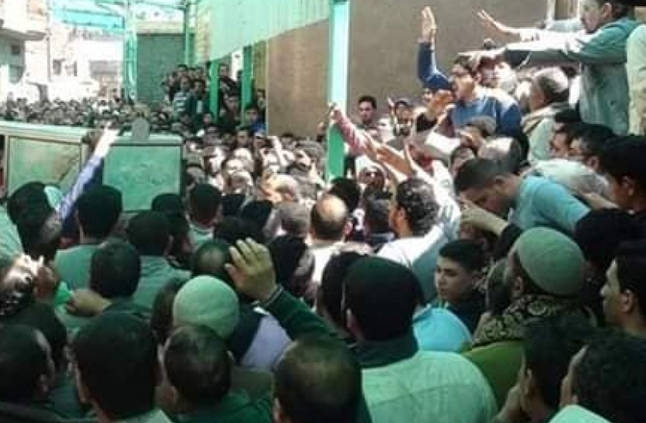 علمت بوفاته  أثناء صلاة الجنازة فلحقت به ..  سماح وعبدالحميد زوجان " اجتمعا دنيا واخرة "