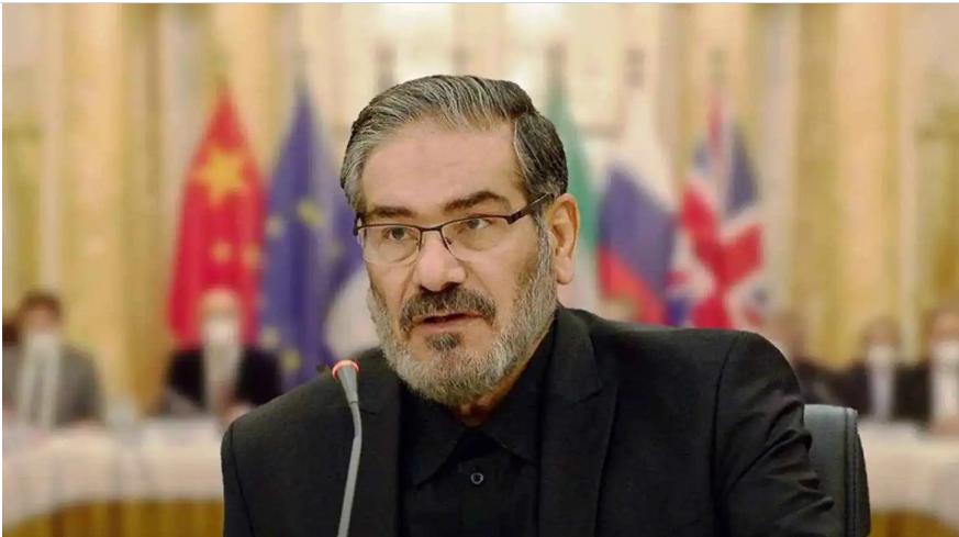 "ما زلت حياً" ..  تدوينة لعلي شمخاني تفجر الجدل 