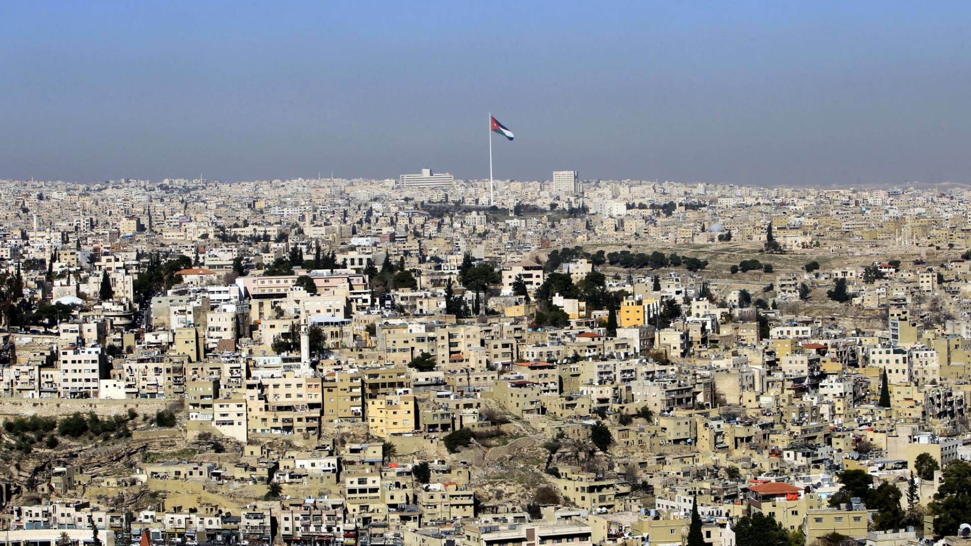 طقس صيفي معتدل الحرارة في أغلب المناطق الجمعة