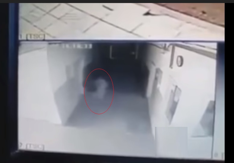 فيديو مرعب  ..  أشباح تطارد امرأة في مدينة صربية