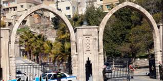قصة أبواب الديوان الملكي الموصدة والدائرة المغلقة حول الملك
