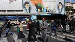 واشنطن تطالب رعاياها بمغادرة إيران فوراً