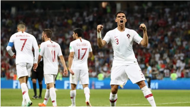 مدافع منتخب البرتغال يدخل التاريخ بعد هدفه في مرمي منتخب أوروجواي