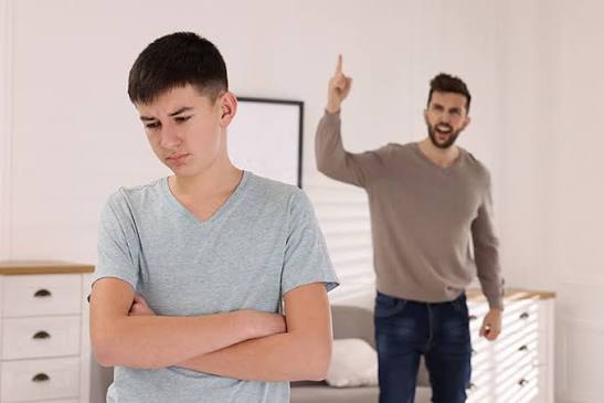 هل قسوة الآباء والمعلمين مع الأبناء دليل على الكراهية