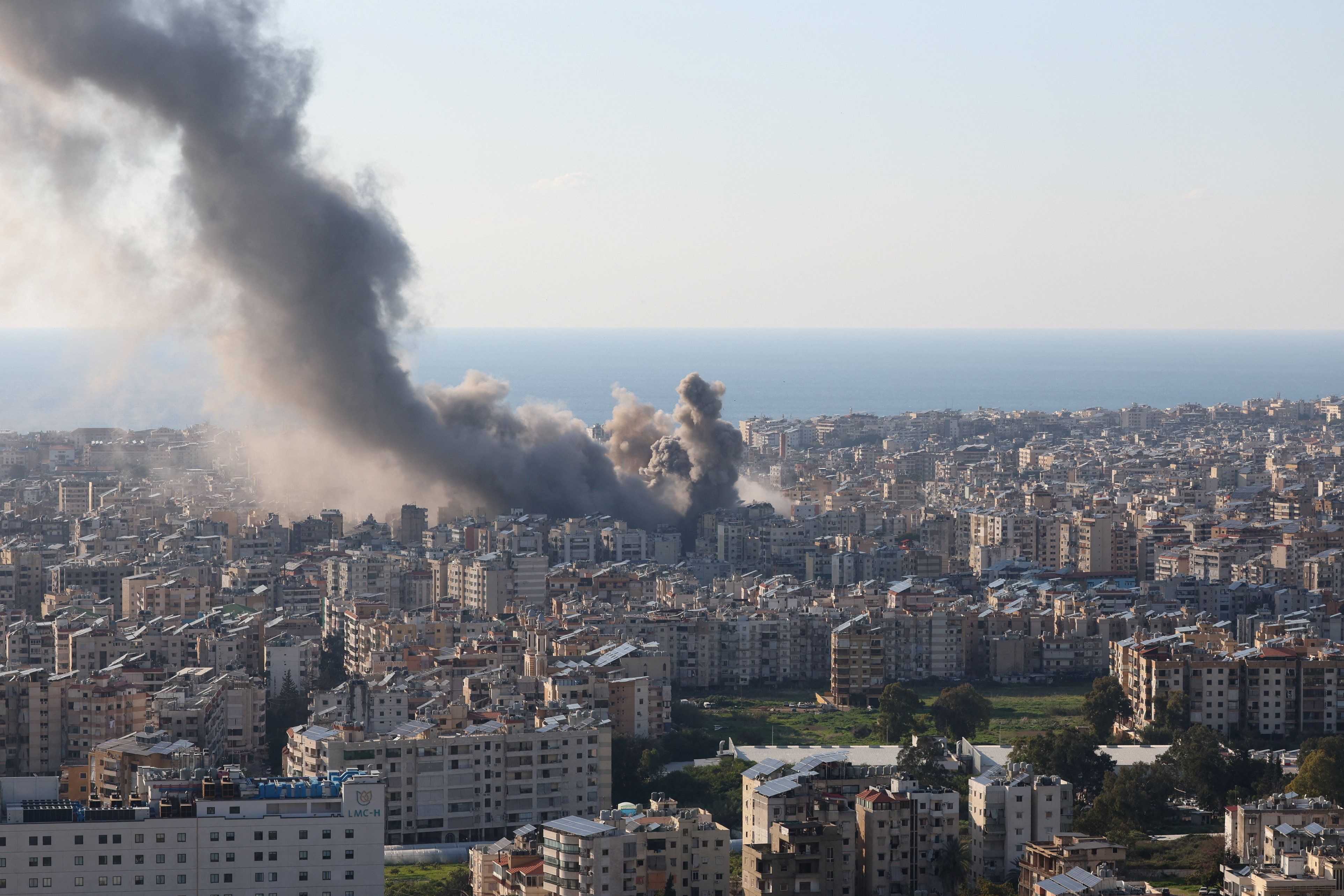 غارات لـ"إسرائيل" على بيروت والبقاع والجنوب وإنذارات بإخلاء 4 قرى لبنانية